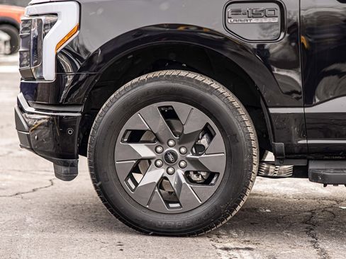 Used 2022 Ford F150 Lightning Lariat image 8