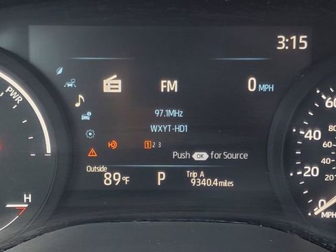 Used 2025 Toyota Sienna XLE FWD image 19