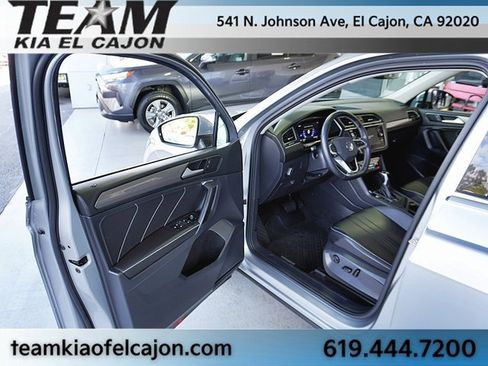 Used 2022 Volkswagen Tiguan SE image 34