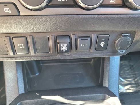 Used 2021 Toyota Tacoma TRD Off-Road AWD/4WD image 25