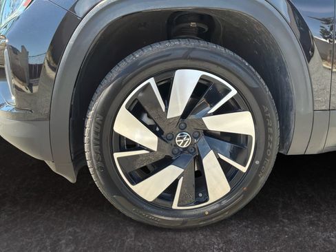 Used 2024 Volkswagen Atlas Cross Sport SE FWD image 9