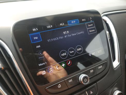 Used 2021 Chevrolet Malibu LT image 21