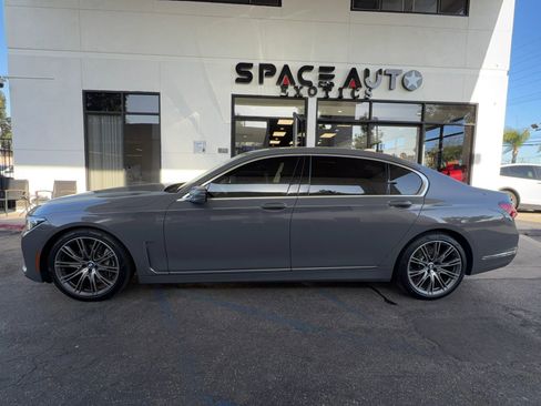 Used 2021 BMW 740i w/ Premium Package image 3