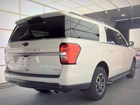 Used 2024 Ford Expedition Max XLT AWD/4WD image 3