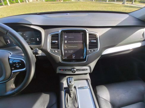 Used 2017 Volvo XC90 T5 Momentum w/ Vision Package FWD image 17