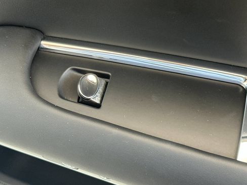 Certified 2019 Rolls-Royce Dawn RWD image 18