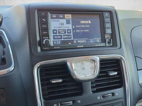 Used 2012 Chrysler Town & Country Touring-L w/ Entertainment Group #2 FWD image 12