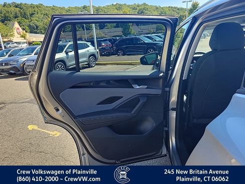 New 2025 Volkswagen Tiguan SE image 34