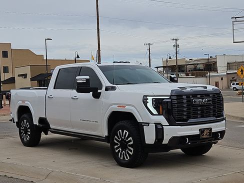 Used 2024 GMC Sierra 2500 Denali Ultimate AWD/4WD image 6