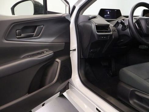 Used 2024 Toyota Prius LE image 10