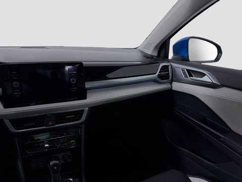 Used 2025 Volkswagen Taos SEL image 25