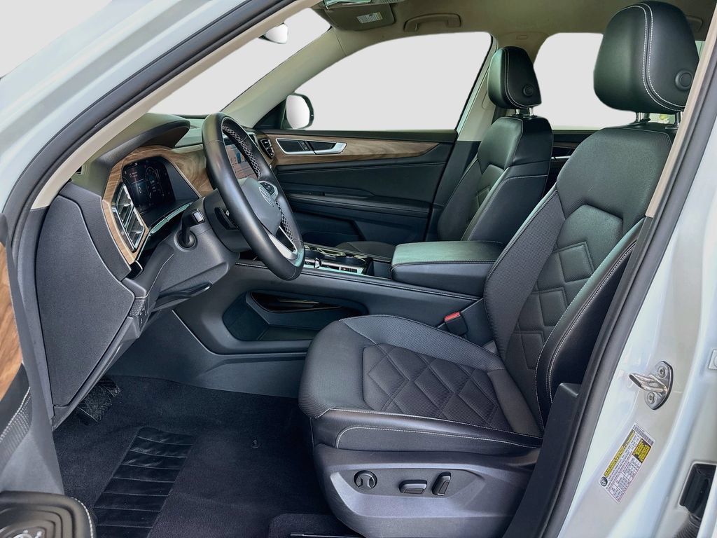 Used 2024 Volkswagen Atlas SE AWD/4WD image 18