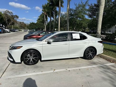 Used 2024 Toyota Camry SE FWD image 17