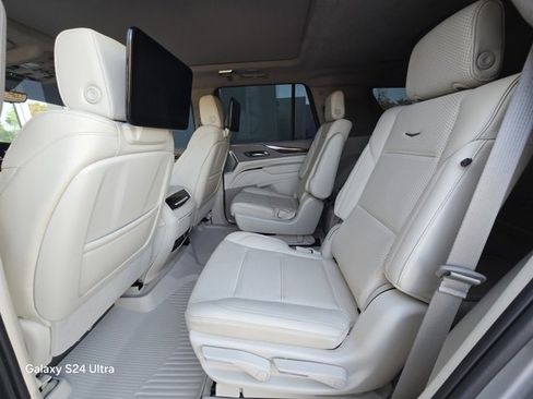 Used 2023 Cadillac Escalade Sport Platinum image 13