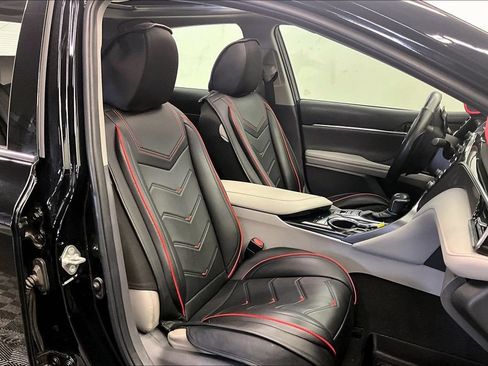 Used 2019 Toyota Camry XSE FWD image 6