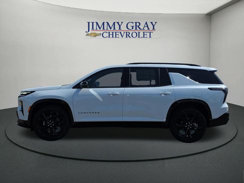 New 2027 Chevrolet Traverse RS w/ LPO, Floor Liner Package FWD image 2