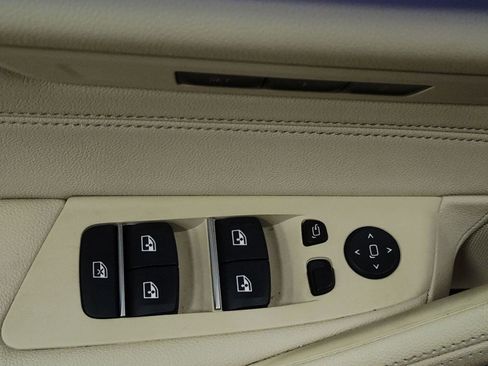 Used 2023 BMW 530i xDrive 530i xDrive w/ Convenience Package image 11