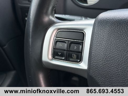 Used 2011 Dodge Challenger RWD image 21