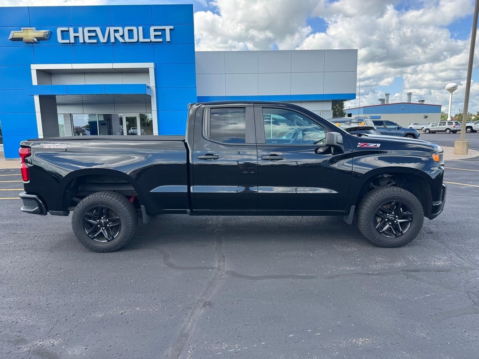 Used 2019 Chevrolet Silverado 1500 Custom Trail Boss w/ Custom Convenience Package AWD/4WD image 2