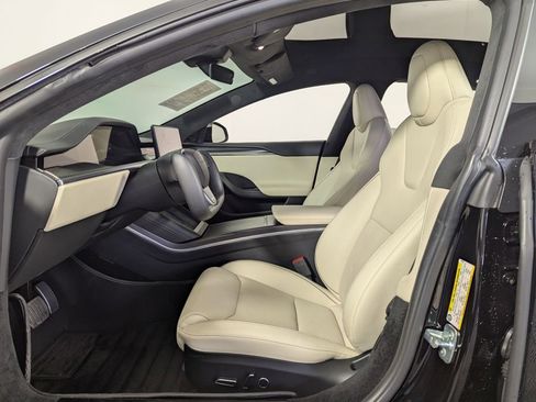 Used 2022 Tesla Model S Plaid image 4
