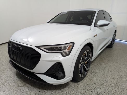 Used 2022 Audi e-tron Premium Plus w/ Premium Plus Package AWD/4WD image 3