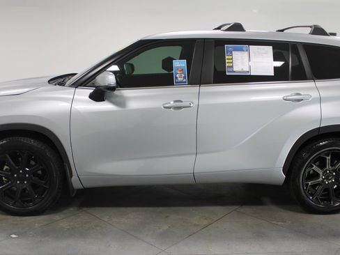 Used 2023 Toyota Highlander LE image 6