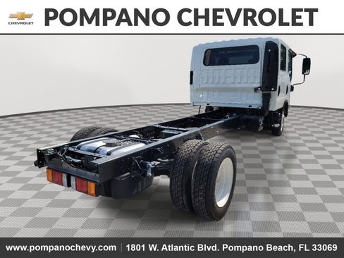 Used 2025 Chevrolet Low Cab Forward image 5