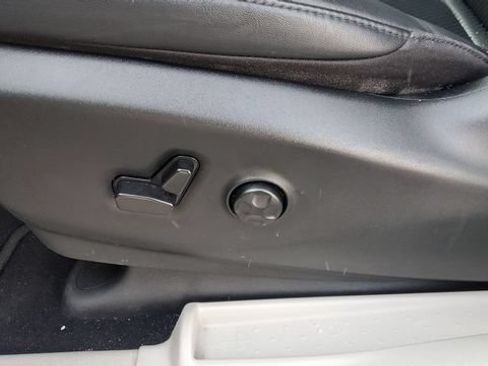Used 2024 Chrysler Pacifica Touring-L FWD image 21
