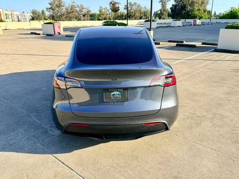 Used 2022 Tesla Model Y Long Range AWD/4WD image 11