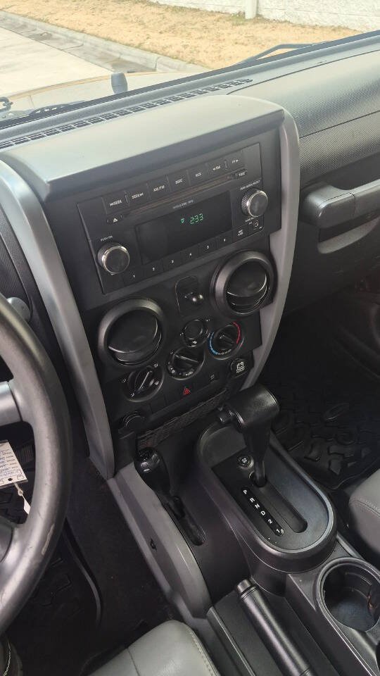 Used 2009 Jeep Wrangler X w/ Black Appearance Group AWD/4WD image 36