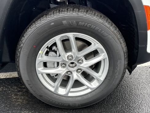 New 2025 Jeep Grand Cherokee Laredo X w/ Luxury Tech Group I image 11