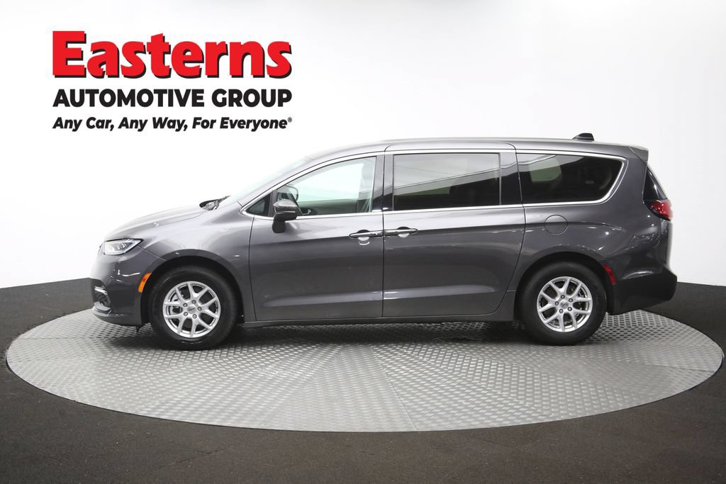 Used 2023 Chrysler Pacifica Touring-L FWD image 62