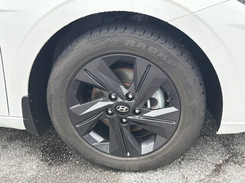 Certified 2022 Hyundai Elantra SEL image 12