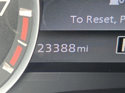 Used 2024 Nissan Frontier SL image 21