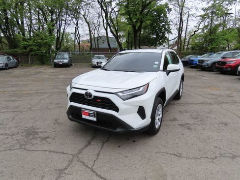 Used 2025 Toyota RAV4 LE AWD/4WD image 1