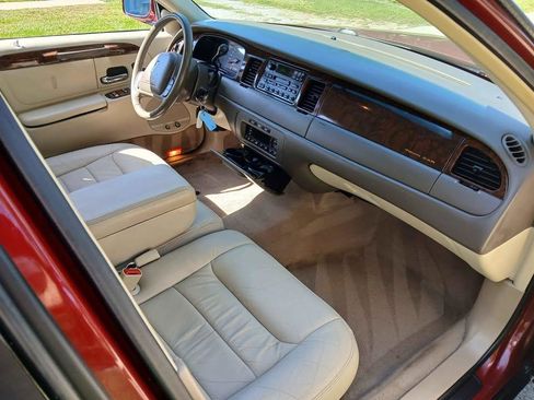 Used 1999 Lincoln Town Car Executive RWD image 12