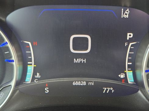 Used 2023 Chrysler Pacifica Touring-L image 21