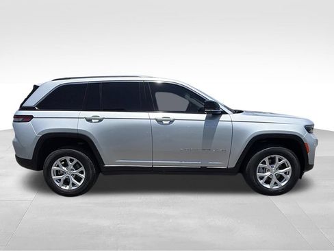Used 2023 Jeep Grand Cherokee Limited RWD image 12