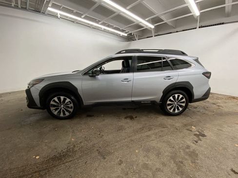 Used 2023 Subaru Outback Limited XT image 3