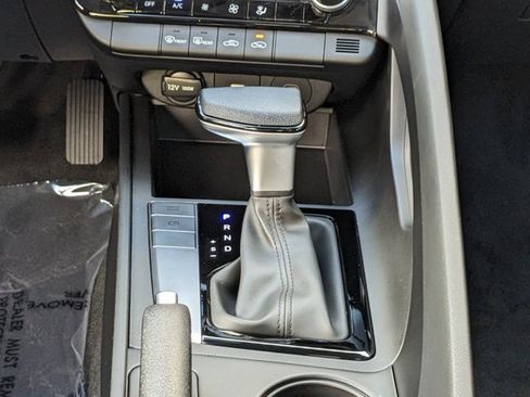Used 2025 Hyundai Elantra Sport image 16