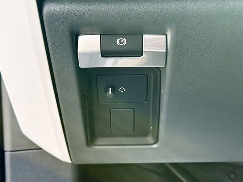 New 2026 Land Rover Defender 110 X-Dynamic SE AWD/4WD image 35