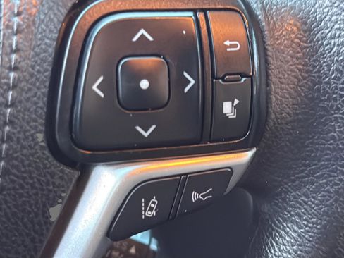 Used 2019 Toyota Highlander LE image 15