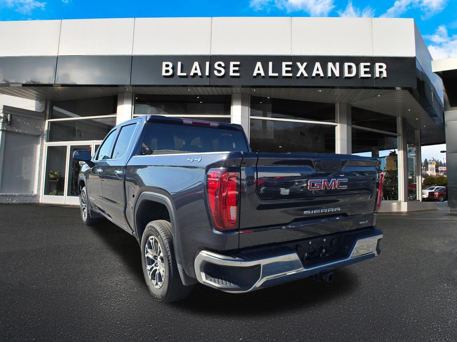 Used 2025 GMC Sierra 1500 SLT AWD/4WD image 6