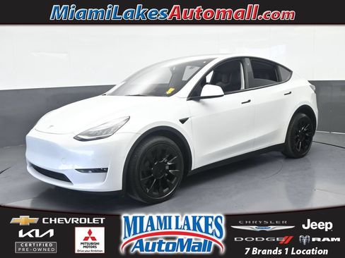 Used 2022 Tesla Model Y Long Range AWD/4WD image 1