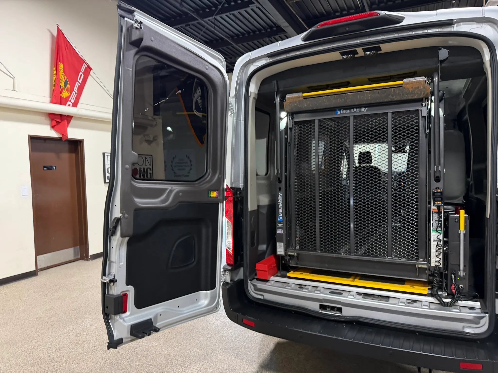 Used 2019 Ford Transit 250 148 Medium Roof RWD image 40