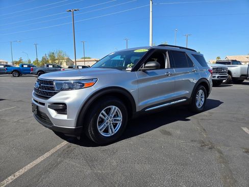 Certified 2021 Ford Explorer XLT RWD image 2