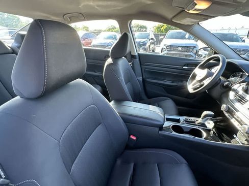 Used 2024 Nissan Altima 2.5 SV FWD image 27