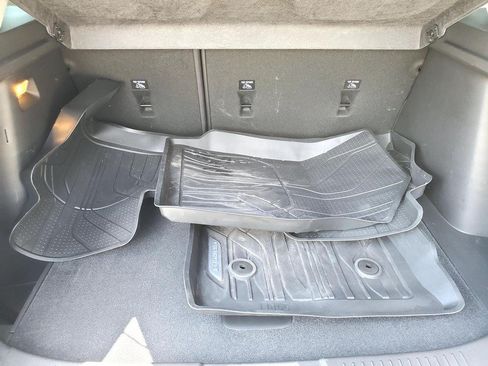 Used 2025 Chevrolet Trax LT w/ LT Convenience Package FWD image 17