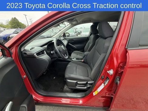 Used 2023 Toyota Corolla Cross LE AWD/4WD image 12