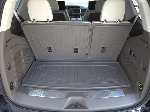 Used 2024 GMC Yukon Denali w/ Advanced Technology Package image 38